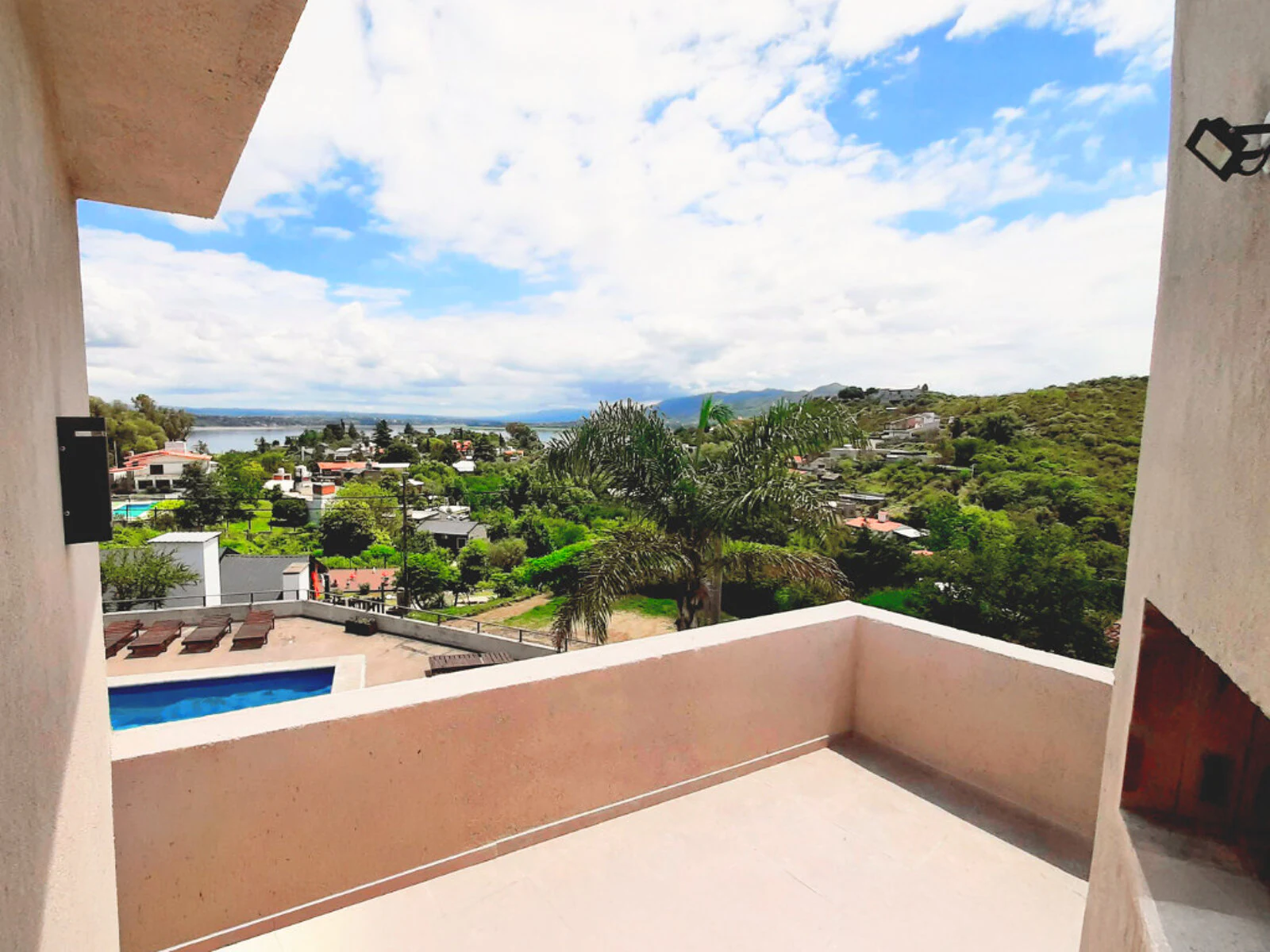 Departamento 1 · Balcón y vista al lago · Costa Linda